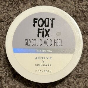 NEW- Bath & Body Works Foot Fix Treatment with Glycolic Acid Peel- 7oz
